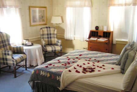 Jackson NH Hotel offers Historic Jackson NH Inn rooms such as the Salt Box